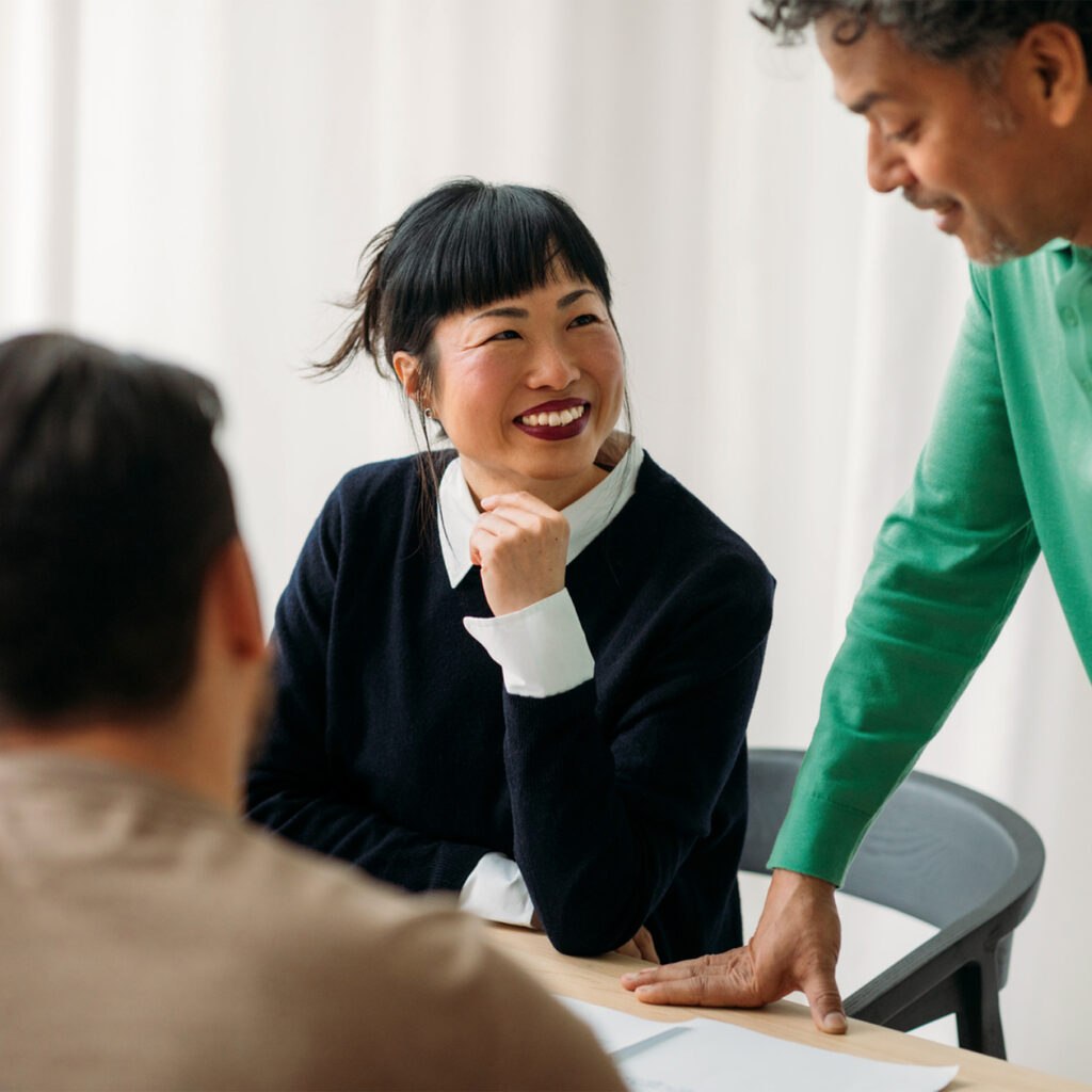 Professionals in conversation explaining Solance's personal approach to corporate payment solutions